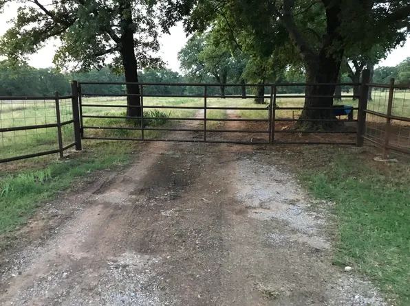 284262 E 1790th Rd, Comanche, OK 73529