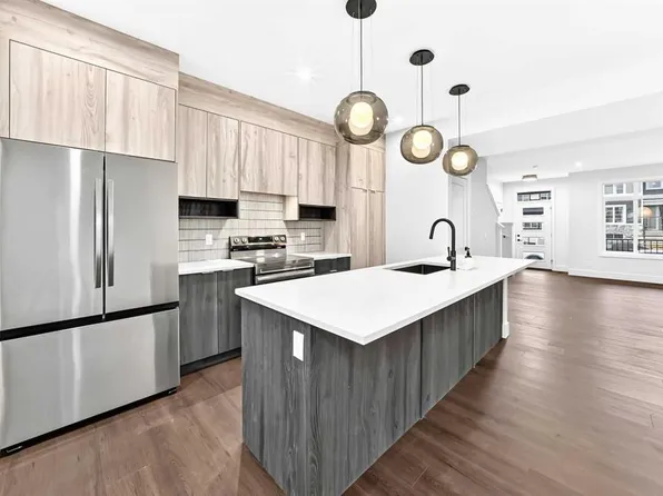 222 N Greystone Blvd, Cochrane, AB T4C 3K3