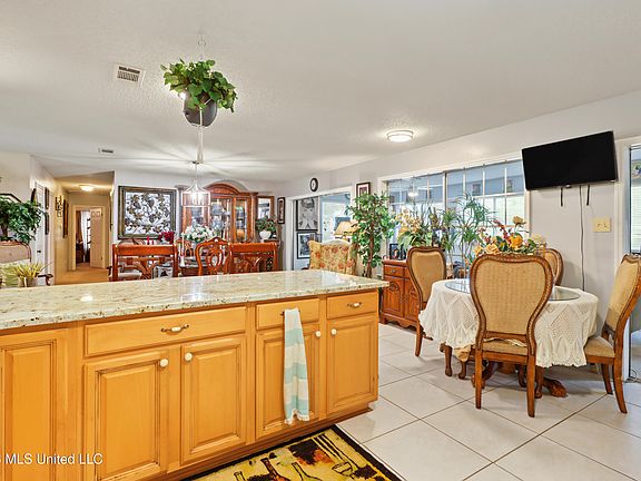 3rd image of 119 Muirfield Ct