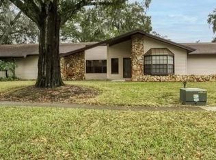 508 Sandalwood Dr, Plant City, FL 33563
