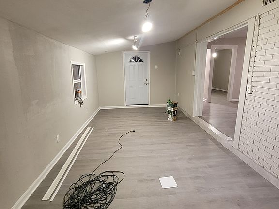 4th image of 922 Windsor Dr