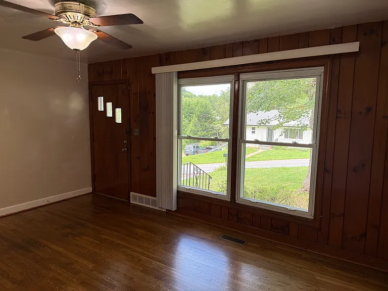 7 Robinwood Ave — Photo 8
