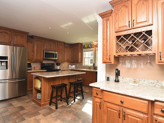 3rd image of 4465 Windsor Oaks Cir