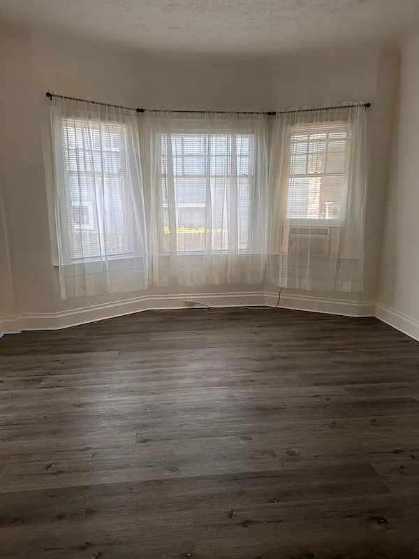 1 bed, 900 sqft, $1,900 — Photo 3