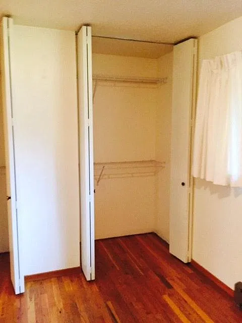 Closet - open right