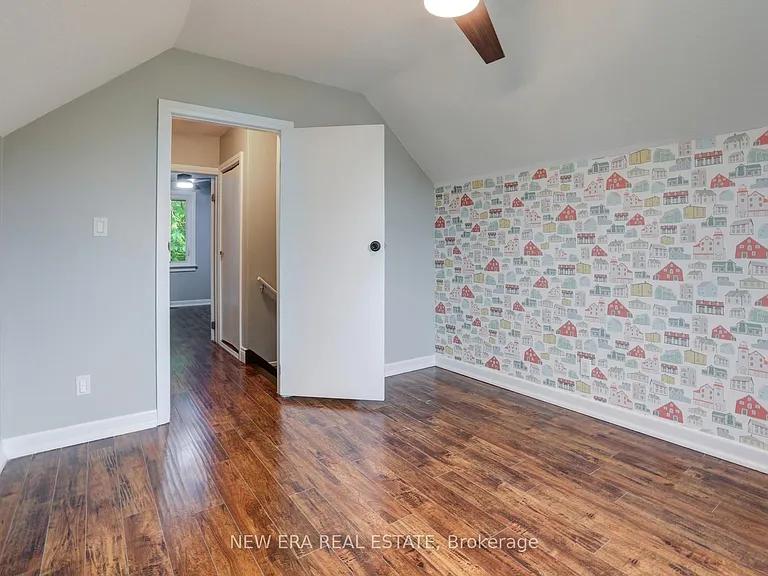 219 Lancaster St W — Photo 24