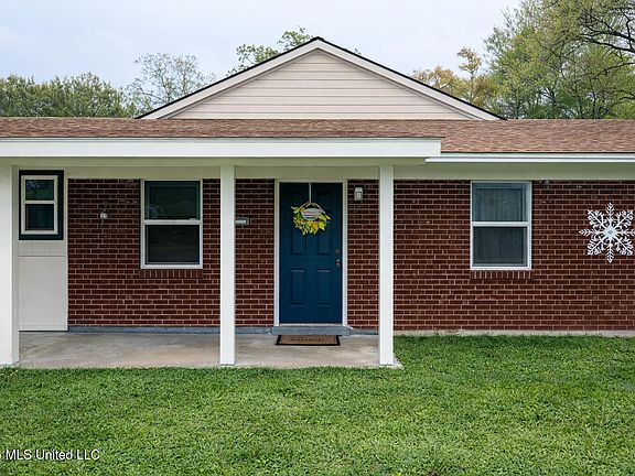 2nd image of 3912 Juniper St