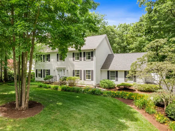 7 Mackinnon Place, East Lyme, CT 06333