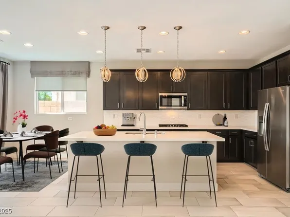 8048 Skye Bridge St, Las Vegas, NV 89166