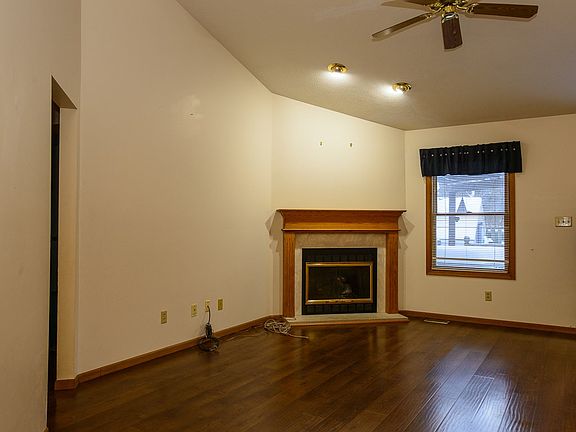4th image of 2226 Munger Dr