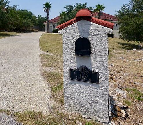 2nd image of 723 Dulcinea Dr