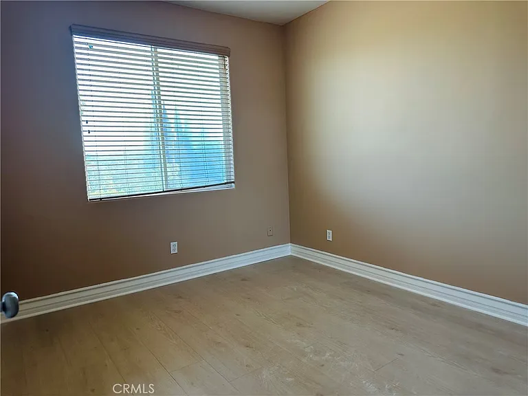 5555 Carpenter Ave #4 — Photo 18