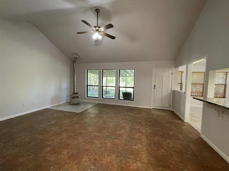 5001 Blue Bluff Rd — Photo 3