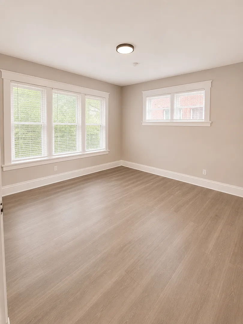 5335 Bancroft Ave — Photo 3
