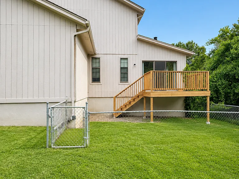324 NE Cedar Ct — Photo 22