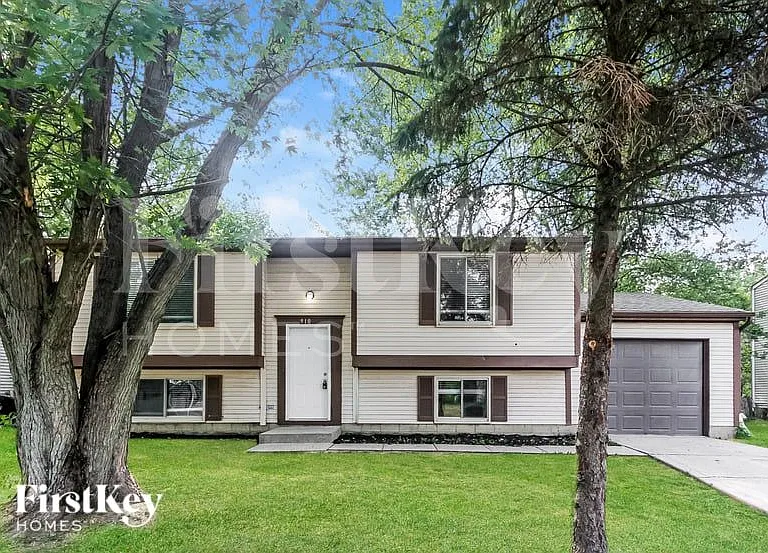 910 Woodlark Dr — Photo 1