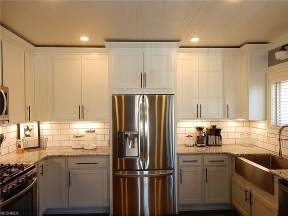 4th image of 2570 Berk St