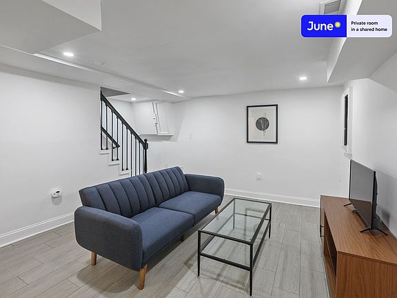 5th image of 529 42nd St NE #B
