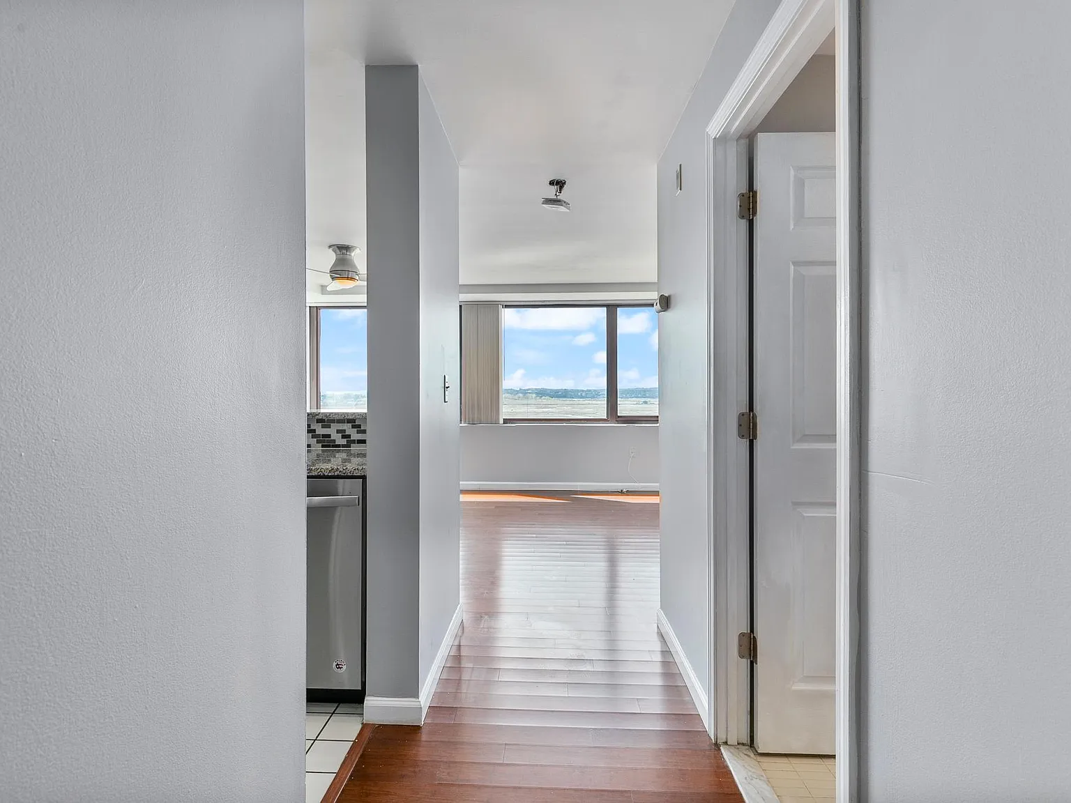 Studio, 462 sqft, $2,400 — Photo 3