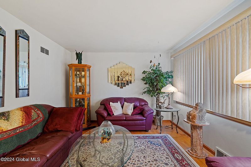4th image of 34 Martin Terrace