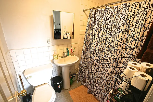 Rented by Rental Solutions Inc | media 35