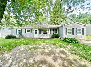 6109 Woodsdale Dr, Grand Blanc, MI 48439