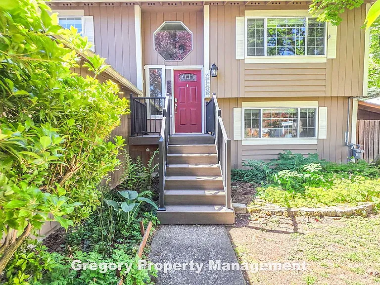 622 204th St SE — Photo 3