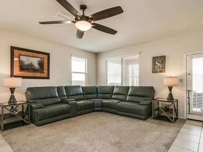 29857 W Columbus Ave — Photo 10