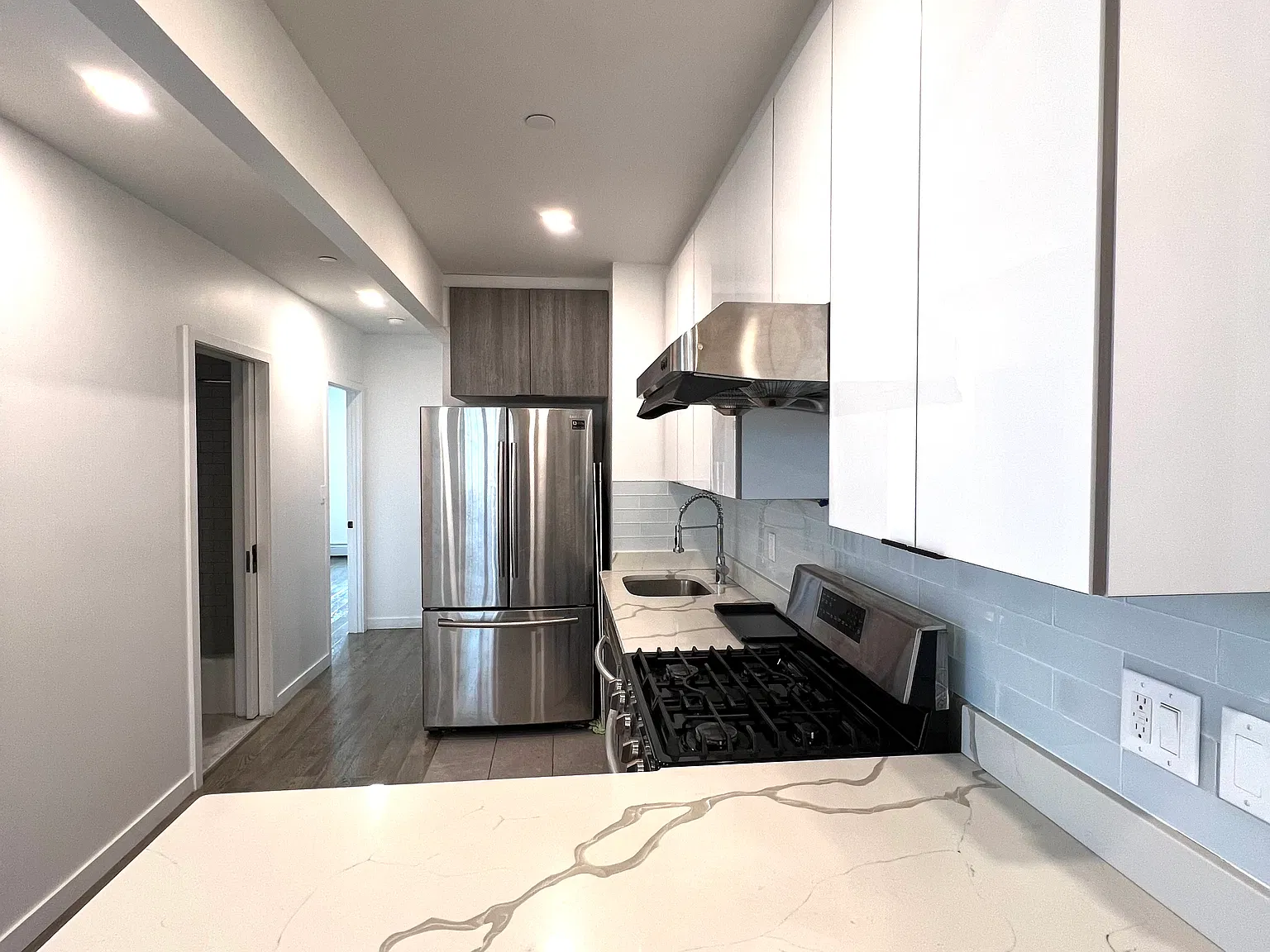 3 bed, 1050 sqft, $3,200 — Photo 4