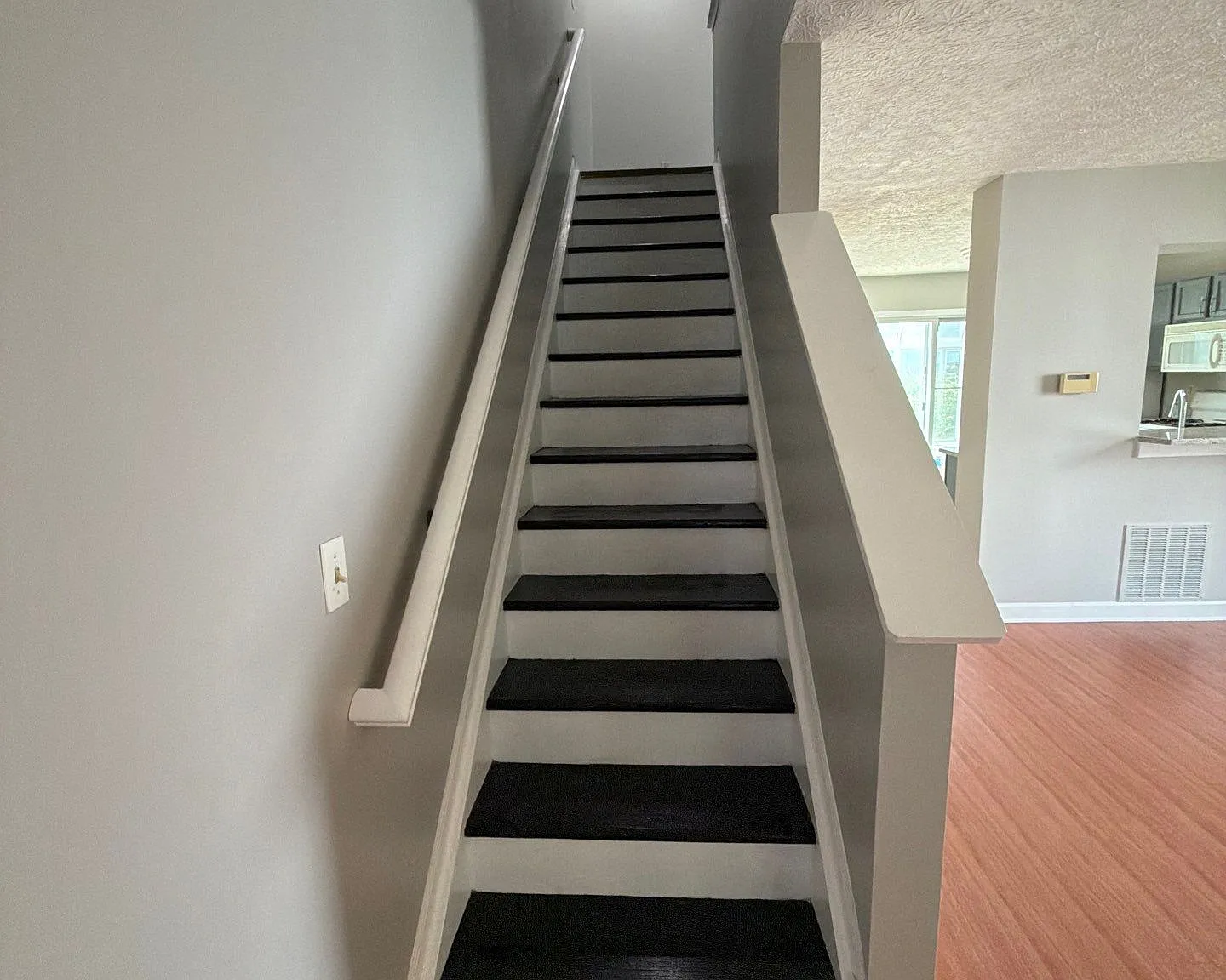 3 bed, 2.5 bath, 1224 sqft, $2,399 — Photo 4