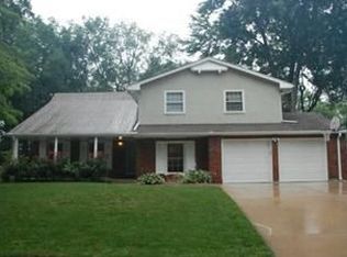 1004 SW Skyline Dr, Blue Springs, MO 64015