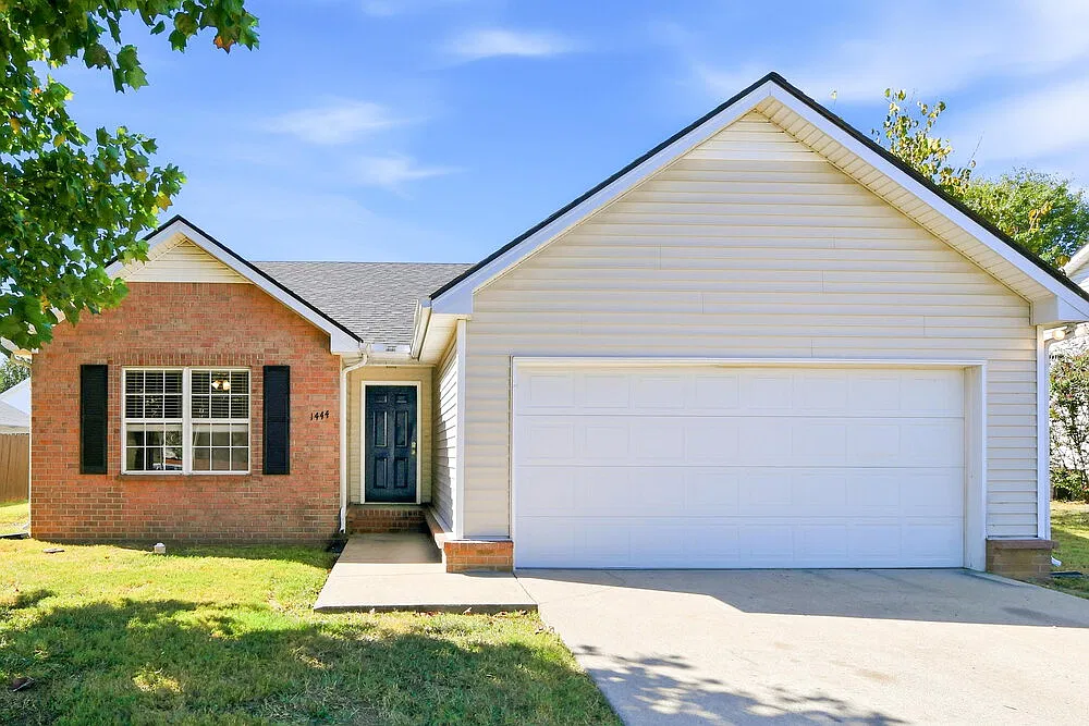 3 bed, 2.0 bath, 1305 sqft, $2,235 — Photo 1