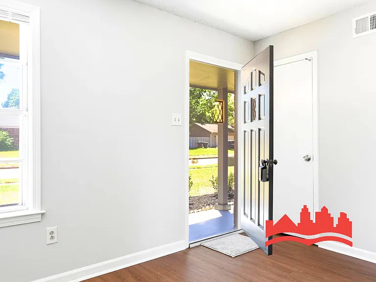 3063 Mary Elizabeth Dr — Photo 7