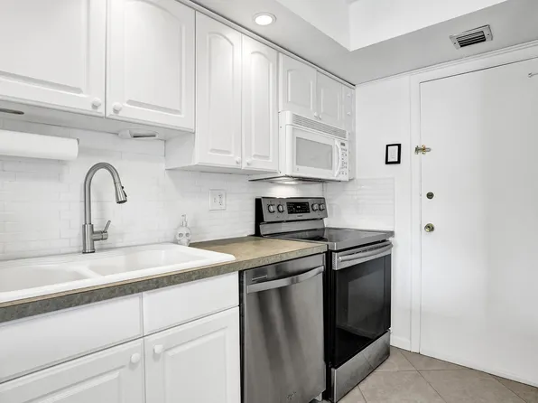 200 Diplomat Parkway #326, Hallandale Beach, FL 33009