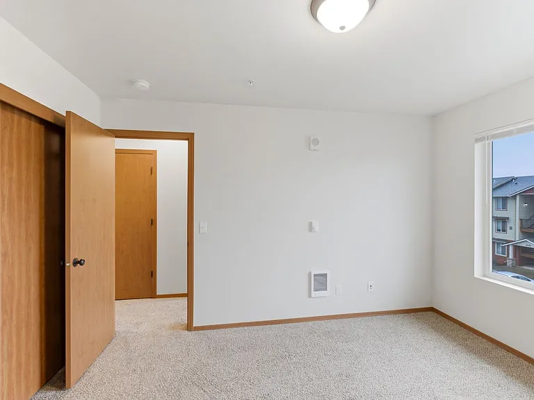 Oak Springs Apartments — Photo 40