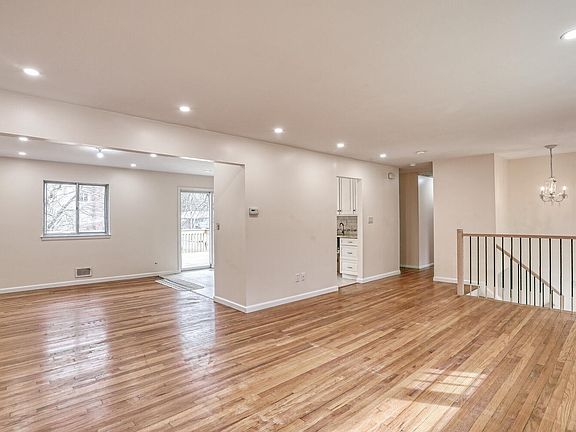 4th image of 27 Great Oaks Dr