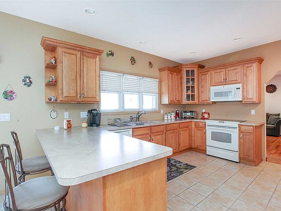 2nd image of 104 Syracuse Ave