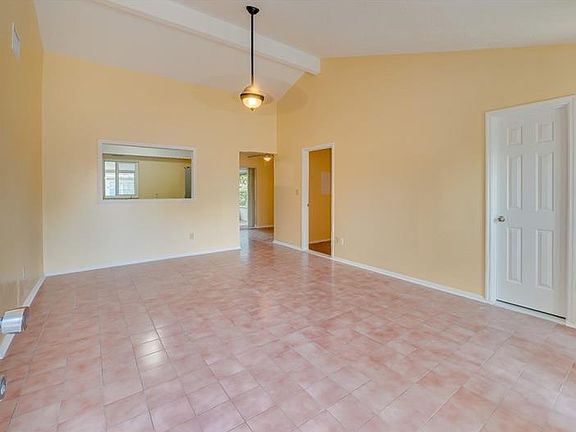 4th image of 120 Juarez Dr