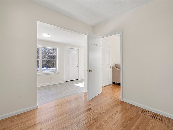 4th image of 701 Mill St