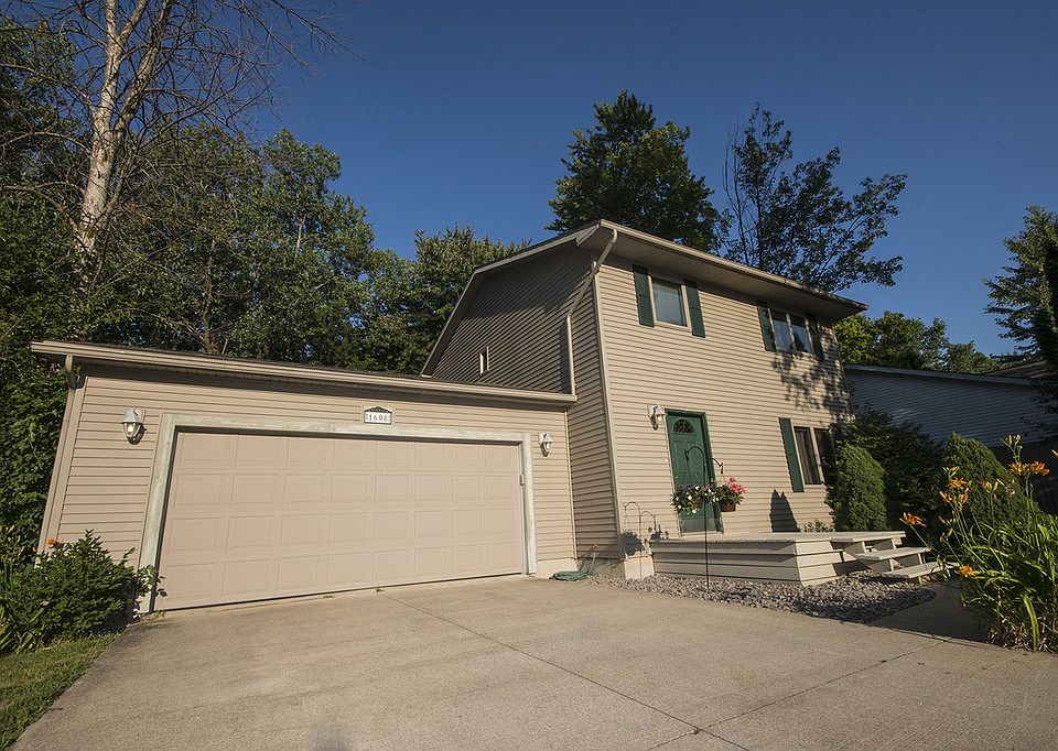 IRRESISTIBLE ON ILLINOIS! This gorgeous two story 3 bed, 2.5 bath home boasts 1368 square feet of living space and a partially finished full basement. It features a large master bedroom with on suite, attached 2 car heated garage, high efficiency furnace, newer water heater, gas fireplace, two tiered back deck, and a large private back yard. Located toward the end of the road in a low traffic neighborhood, you can enjoy peace and quiet with the benefit of being walking distance to Stratford Park for the kids. Call for your own private showing today!
