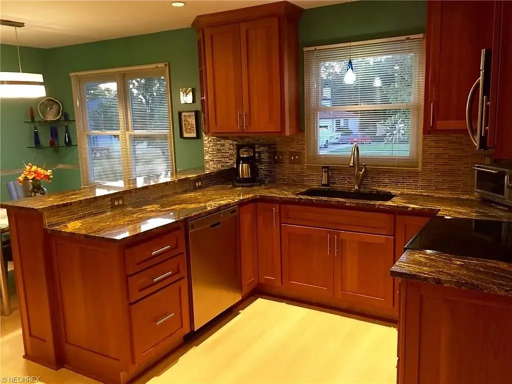 3 bed, 1838 sqft, $2,500 — Photo 3