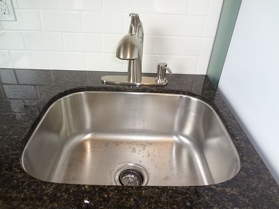 4th image of 1803 Folsom St