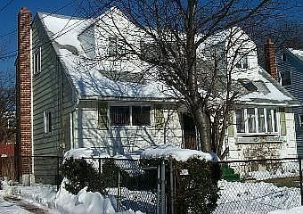 1st image of 33 Putnam Ave