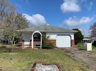 4 Sint Nicholaas Ct, Toms River, NJ 08757