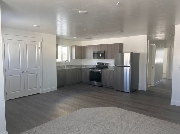 6136 N Freedom Rd #3