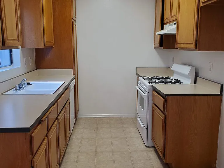 12707 Caswell Ave — Photo 6