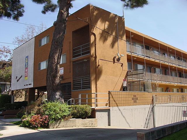 1st image of 302 W Queen St APT 20