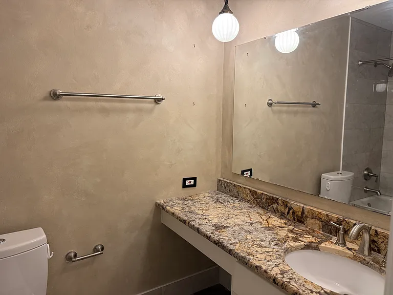 1756 Plymouth Ct #B — Photo 11