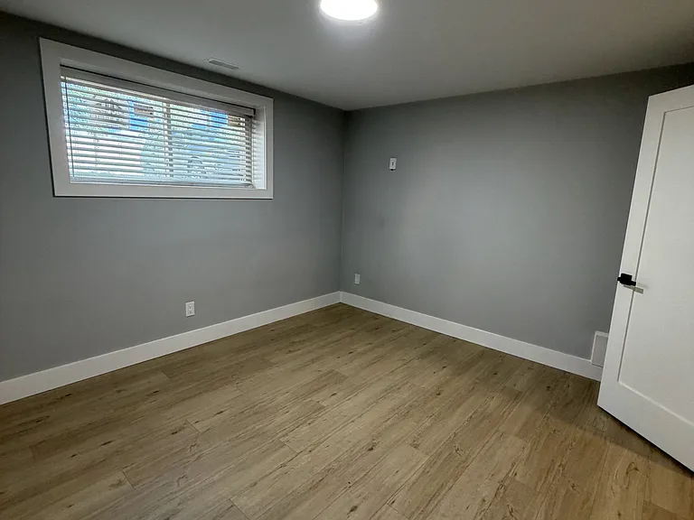 56 Olive Cres — Photo 6