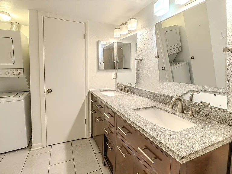7575 Katy Fwy #103 — Photo 13